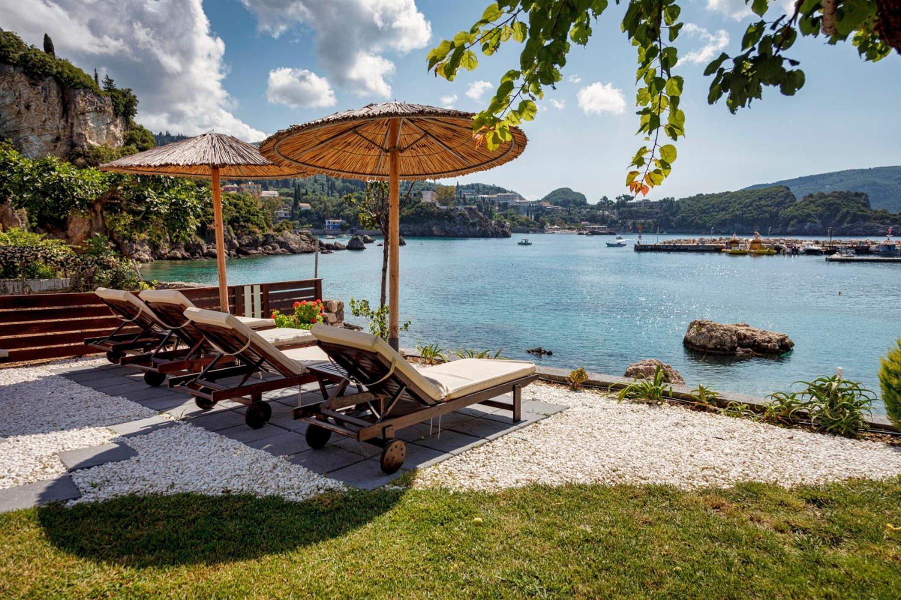 Napoleon On The Beach Paleokastritsa Exterior photo